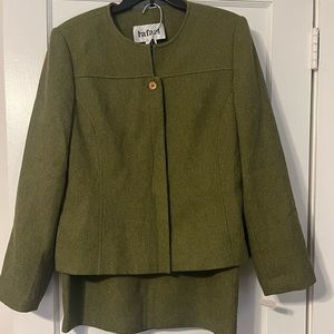 NWT suit (blazer/skirt)